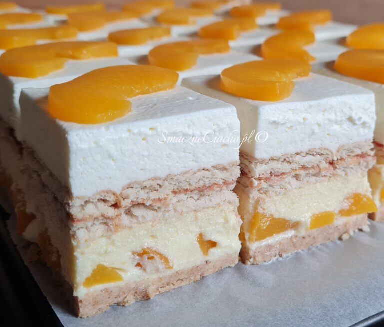 Kostka waniliowo-śmietankowa z brzoskwiniami bez pieczenia
