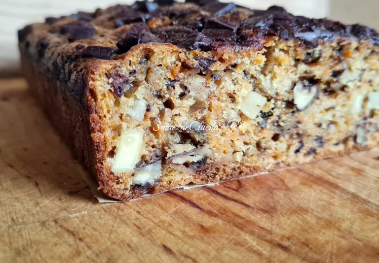 Ciasto bananowo-marchewkowe z orzechami i czekoladą