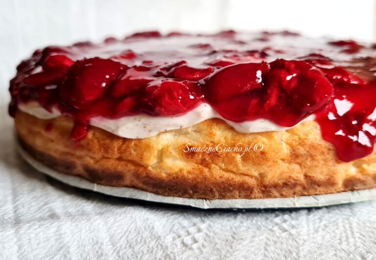 Ciasto ryżowe z cynamonowym jogurtem i wiśniami