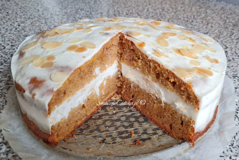 Ciasto marchewkowe z jogurtem i wanilią