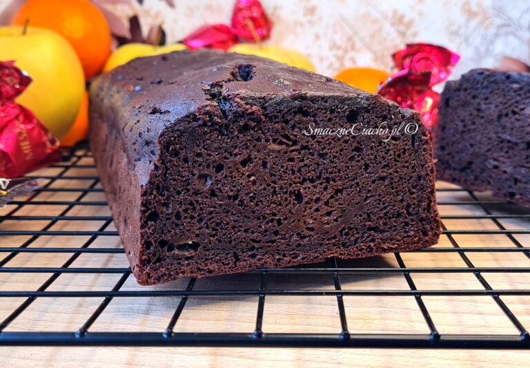 Wilgotne ciasto czekoladowe z białek