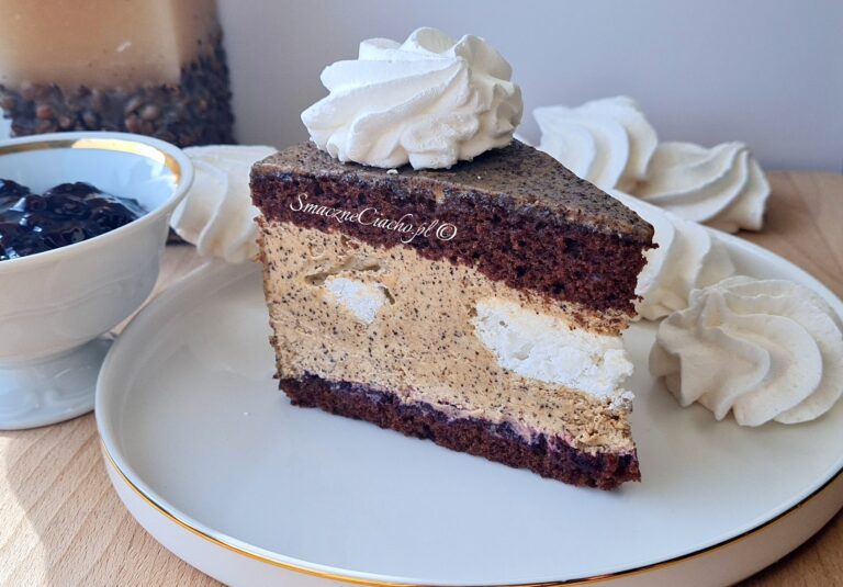 Tort kawowy z bezami i porzeczkową nutą