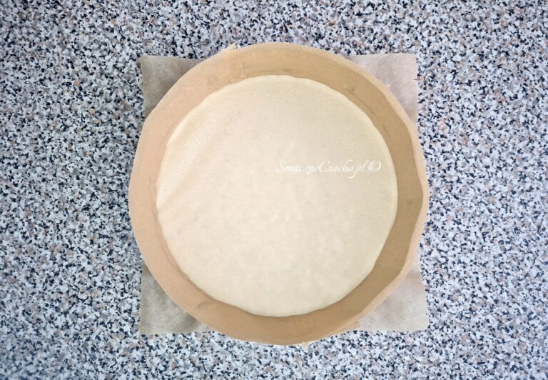 Jak wyłożyć tortownicę papierem do pieczenia