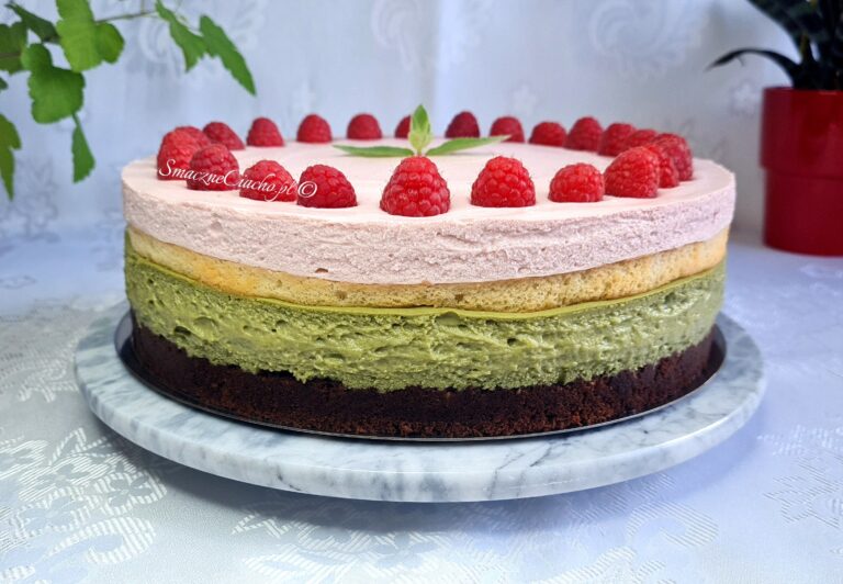 Tort pistacjowo-malinowy