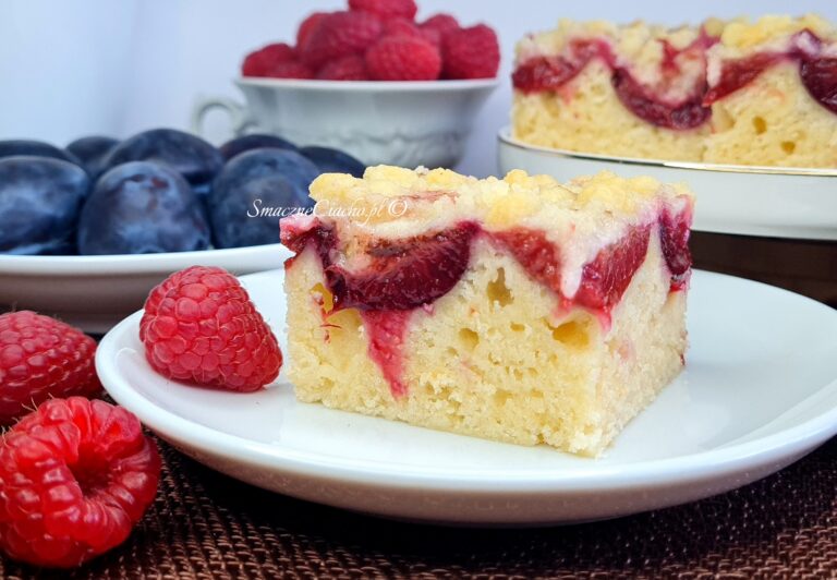 Ciasto na maślance ze śliwkami i kruszonką