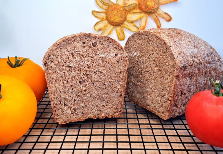 Wilgotny chleb graham pełnoziarnisty bez oleju mieszany łyżką