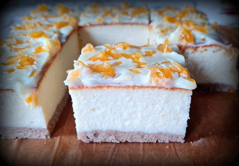 Sernik na parze na orkiszowo-korzennym spodzie z polewą z białej czekolady z niskim IG